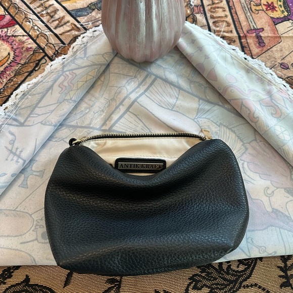 Antik Kraft Black and White Clutch with Minimalist Design - Picture 3 of 3